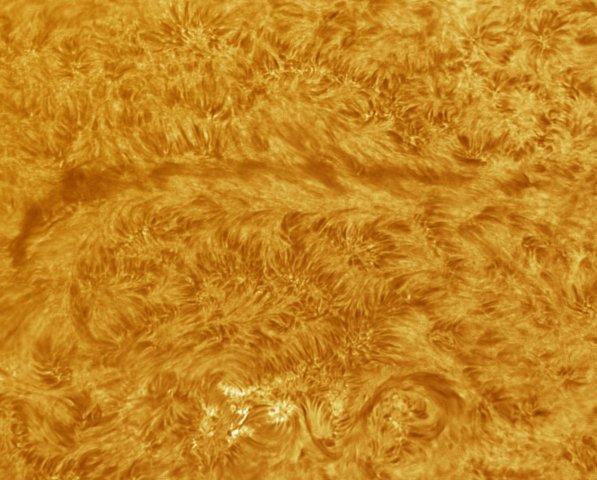 Filament solaire en Hα le 02/07/11 à la TOA 130 + PST & barlow 3 x