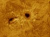 Surface et taches solaires en Hα le 02/08/11, TOA 130 + PST & barlow 3 x